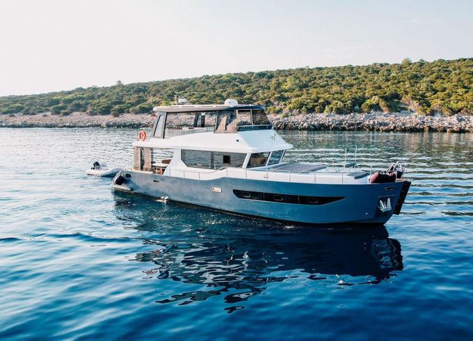 Motor yacht Custom Made