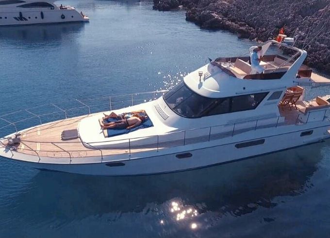 M/Y 56