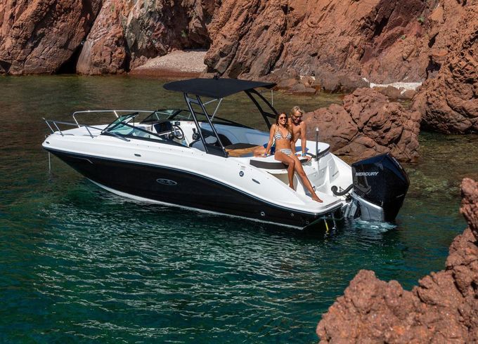 Sea Ray 230 Sun Sport Outboard