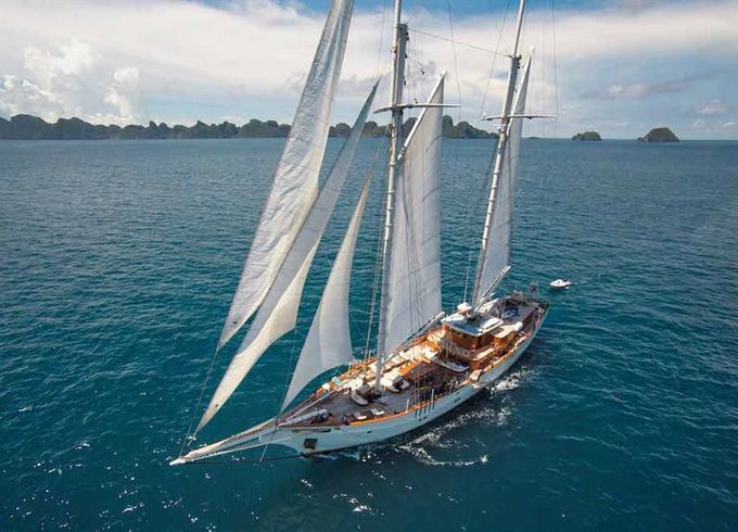 Phinisi Schooner
