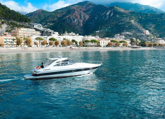 Pershing 37