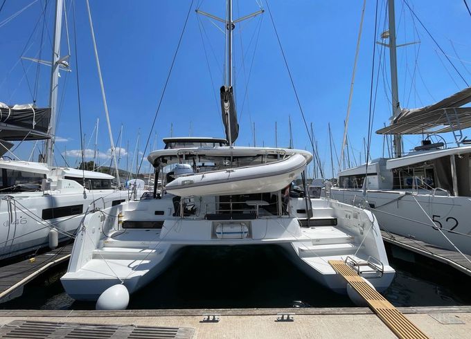 Lagoon 42