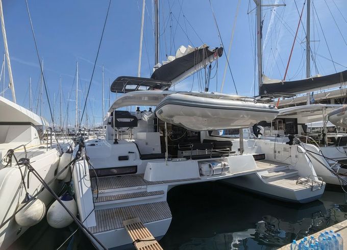 Lagoon 42