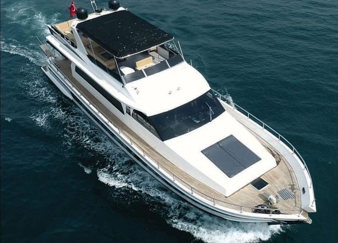 M/Y 80