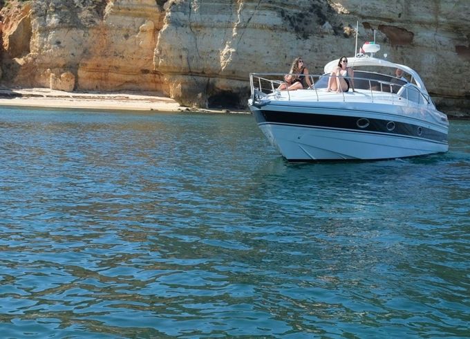 Pershing 37