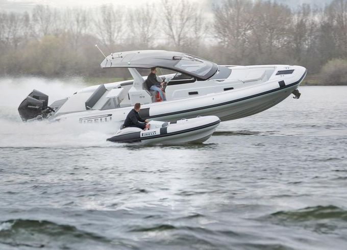 Pirelli Speedboats 35