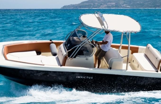 Invictus Yachts 240 FX