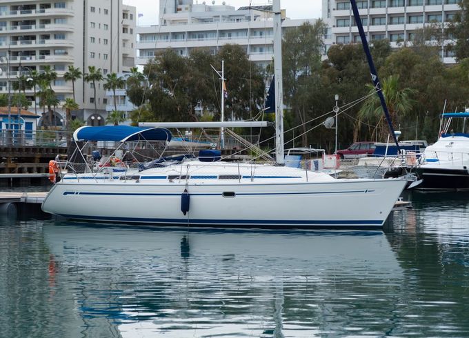 Bavaria 37