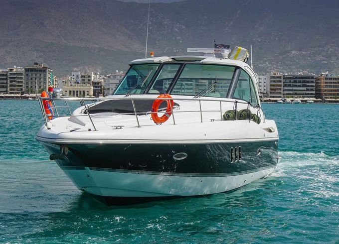 Cruisers Yachts 450 cc