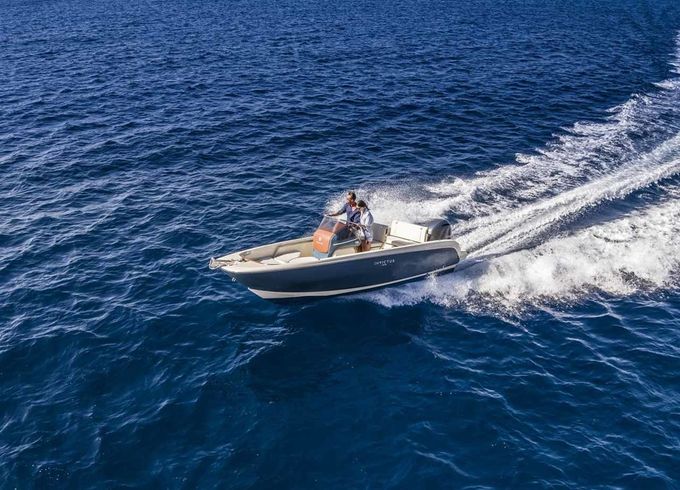 Invictus Yachts 200 FX