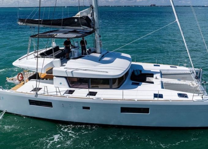 Lagoon 52