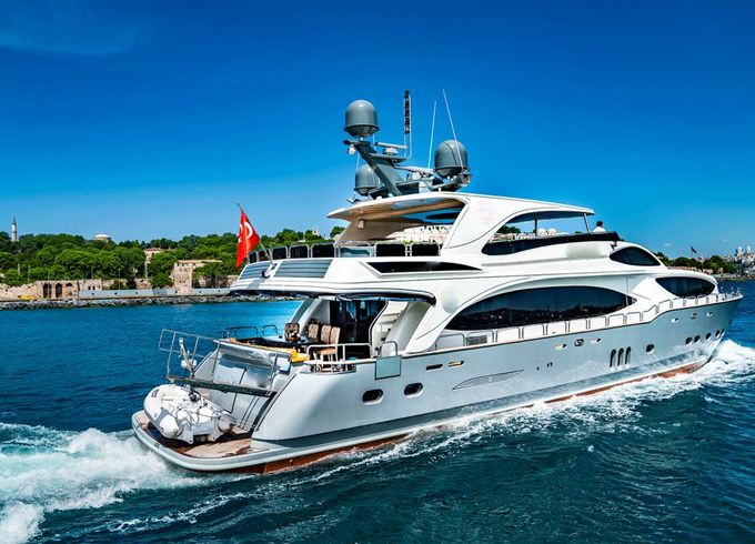 M/Y 105