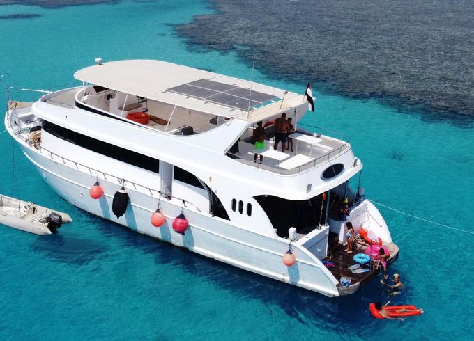 M/Y CM 19
