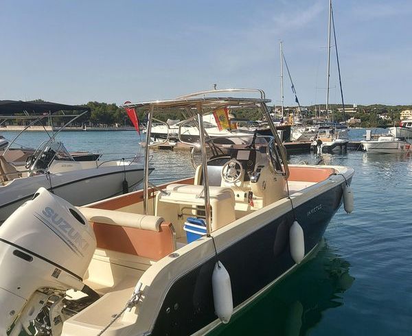 Invictus Yachts 240 FX