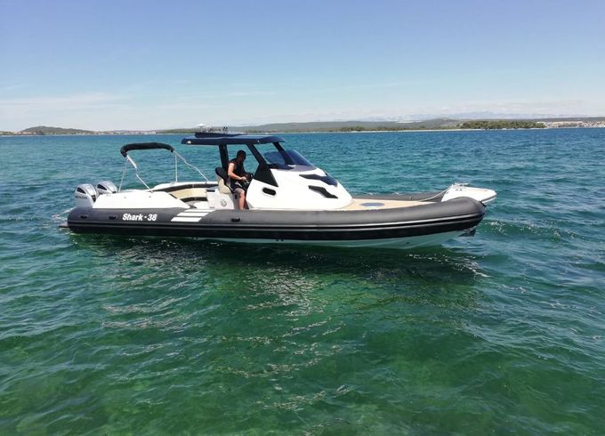 Mirakul Shark 38 Hardtop