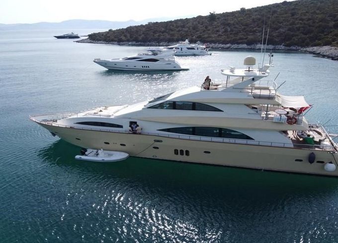 M/Y 105