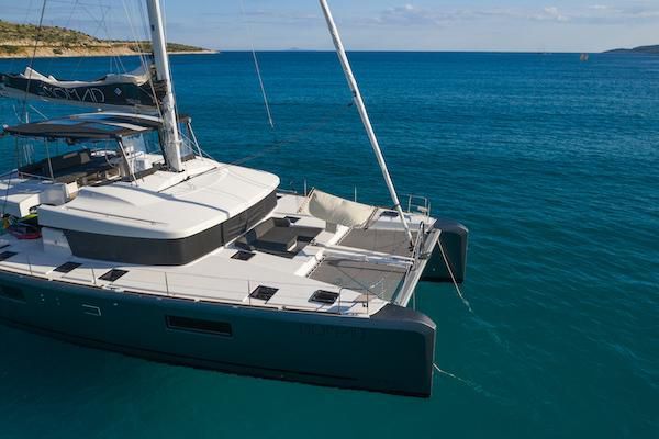 Lagoon 52