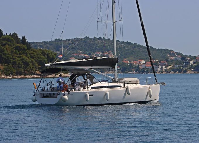 Salona 44