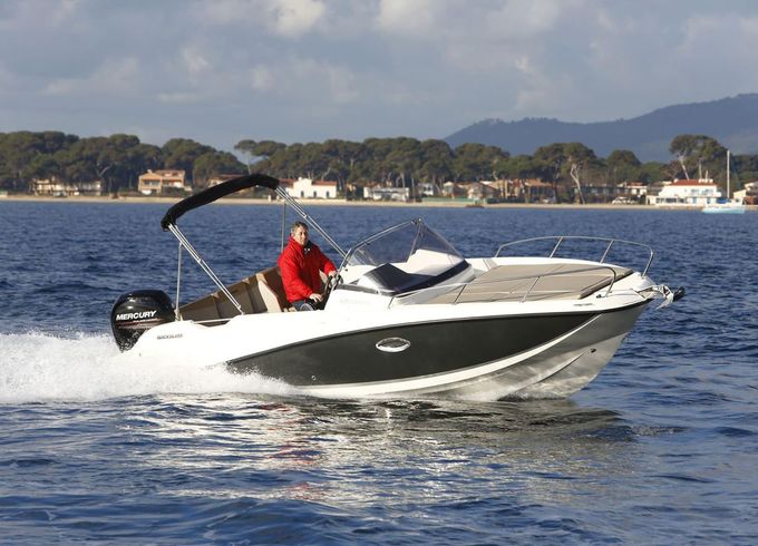 Quicksilver 675 Sundeck