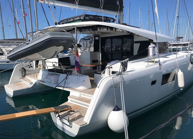 Lagoon 42 (owner version)