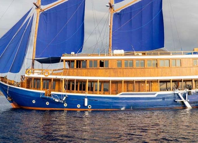 Traditional Phinisi Schooner 104