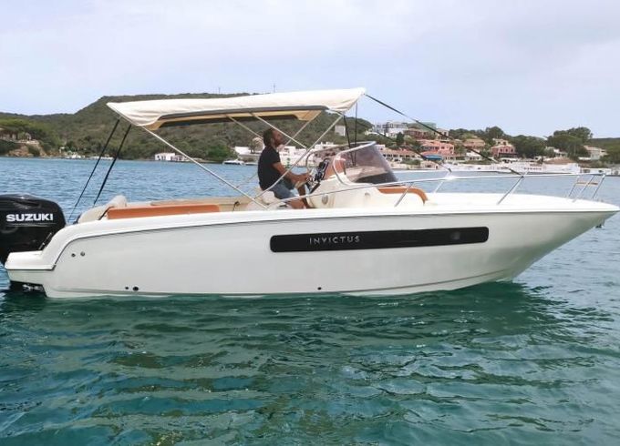 Invictus Yachts 270 CX Sun