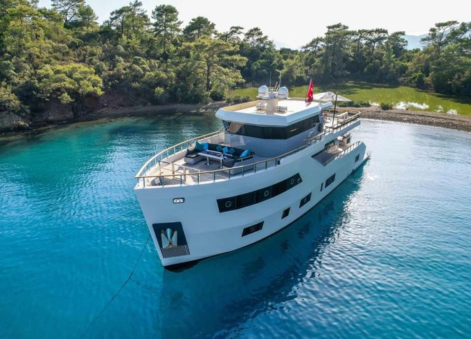M/Y 98