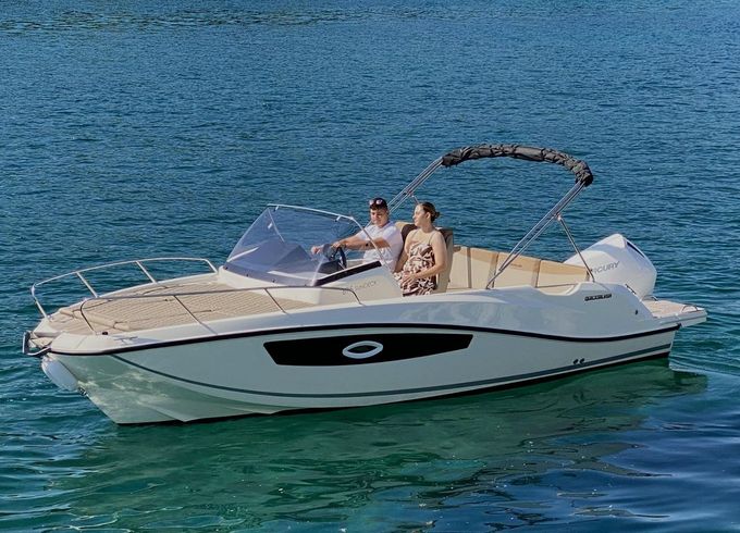 Quicksilver 675 Sundeck