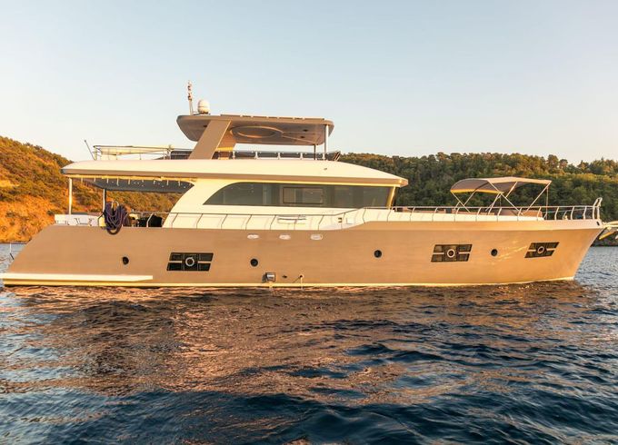 M/Y 79