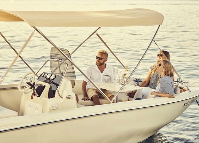 Invictus Yachts 190FX
