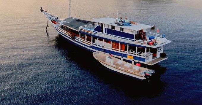 Traditional Phinisi Schooner 68