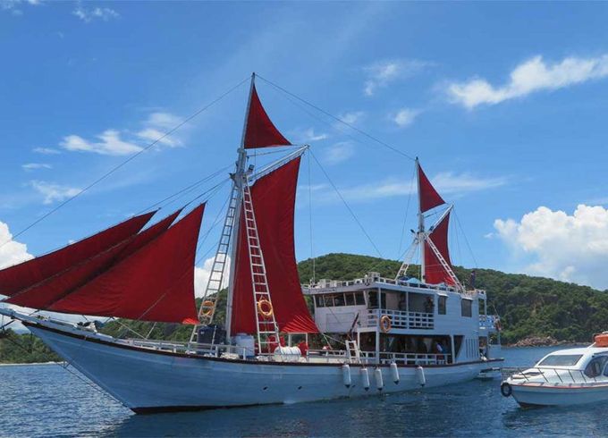 Traditional Phinisi Schooner 87