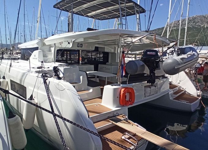 Lagoon 46 (owner version)