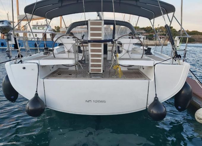 Hanse 548