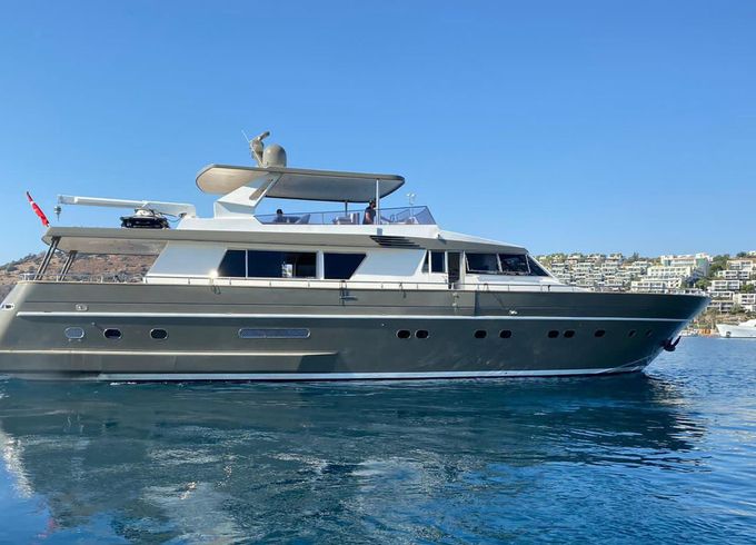 M/Y 85
