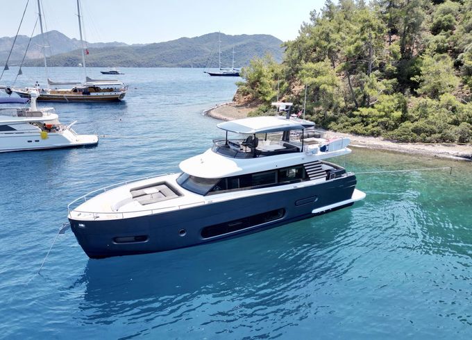 Azimut Magellano 66