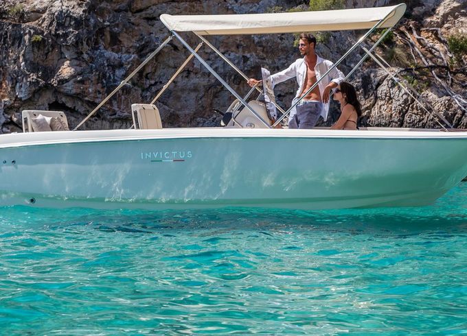 Invictus Yachts 190 FX