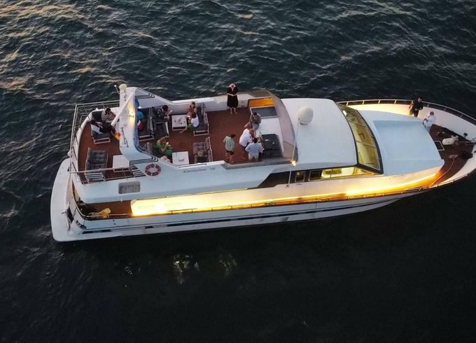 Canados 75 Fly Bridge