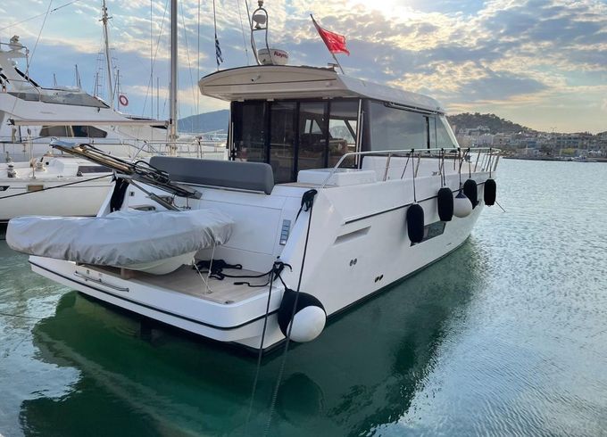 Sealine C48