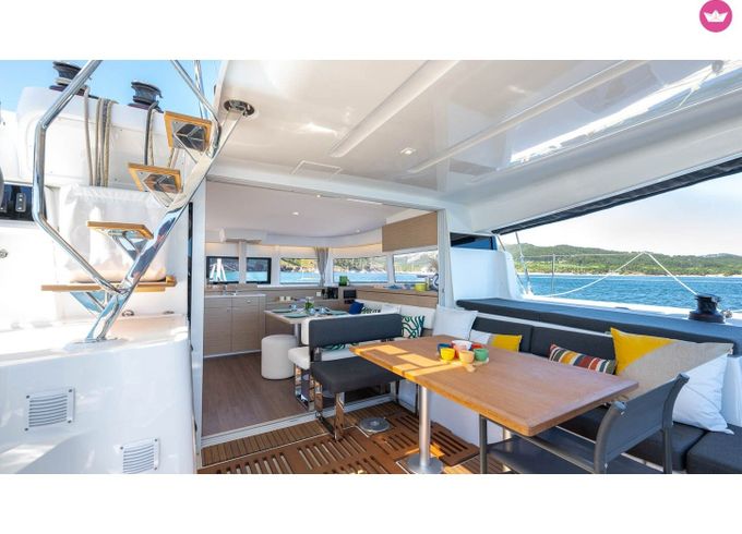 lagoon 43