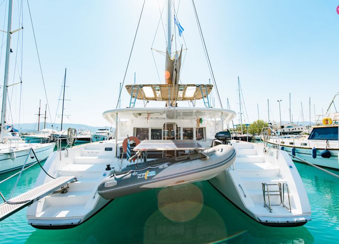 lagoon 450  flybridge