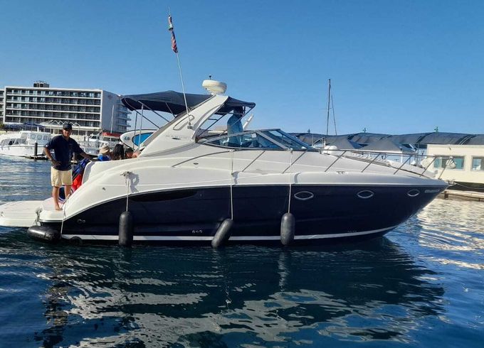 maxum 38ft minimum booking 2-hours