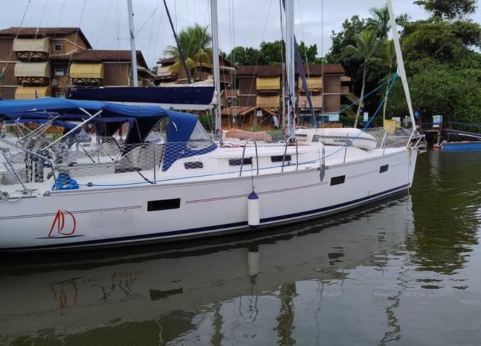 delta yacht charter 41