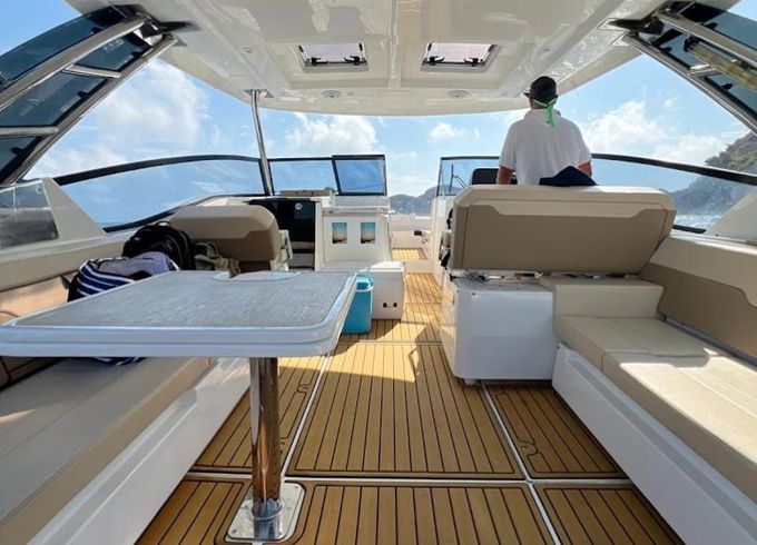 aquila 32 power catamaran
