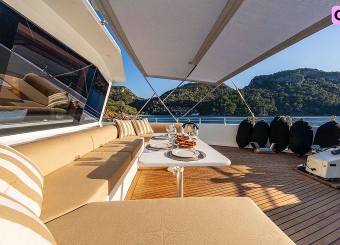 motoryacht lila trawler