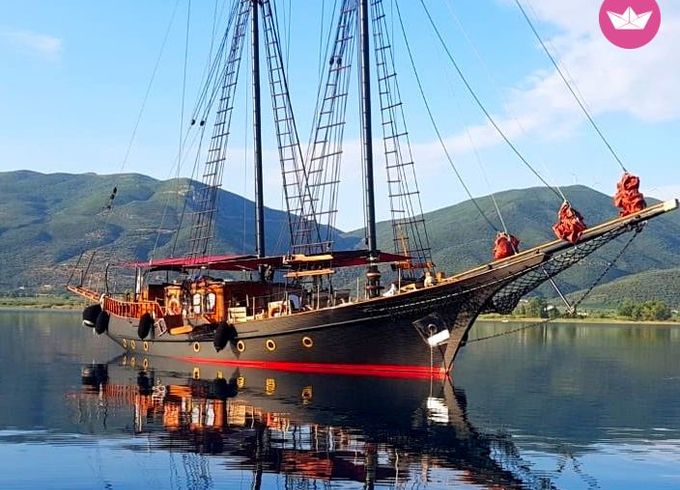 motorsailer schooner