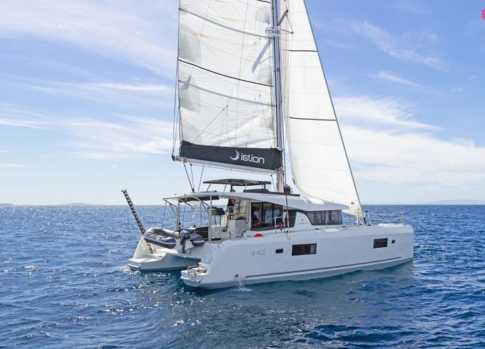 lagoon 42 a/c &amp; gen
