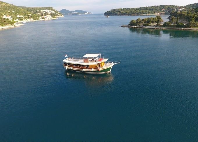 custom wooden traditional wooden boat
