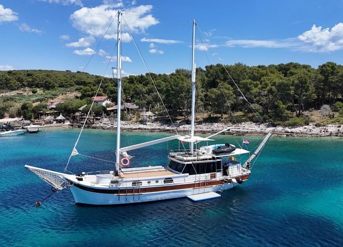 custom made 100ft performance sailing yacht