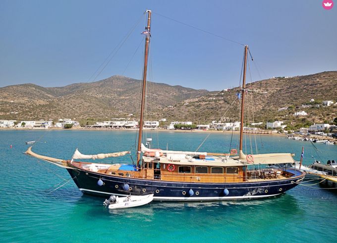psaros shipyard classic motorsailer
